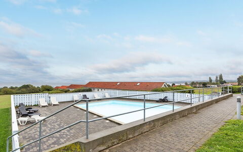 Frederique - 400M from the Sea: Madera, Casa, Cabaña, Casa, Techo, Área Rural, Vía Muerta, Cuarto De Troncos, Edificios Del Jardín, Madera Dura