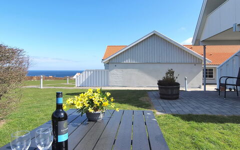 Hunter - 400M from the Sea: Madera, Casa, Cabaña, Casa, Techo, Área Rural, Vía Muerta, Cuarto De Troncos, Edificios Del Jardín, Madera Dura