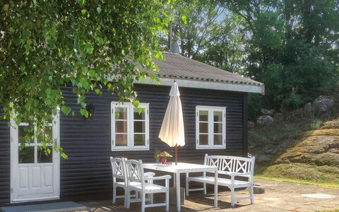 Kristine - 4Km from the Sea: Madera, Casa, Cabaña, Casa, Techo, Área Rural, Vía Muerta, Cuarto De Troncos, Edificios Del Jardín, Madera Dura