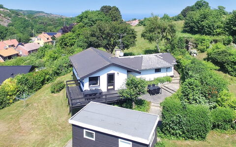 Cristiana - 950M from the Sea: Madera, Casa, Cabaña, Casa, Techo, Área Rural, Vía Muerta, Cuarto De Troncos, Edificios Del Jardín, Madera Dura