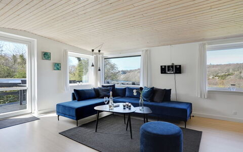 Cristiana - 950M from the Sea: Madera, Casa, Cabaña, Casa, Techo, Área Rural, Vía Muerta, Cuarto De Troncos, Edificios Del Jardín, Madera Dura