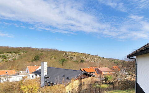 Cristiana - 950M from the Sea: Madera, Casa, Cabaña, Casa, Techo, Área Rural, Vía Muerta, Cuarto De Troncos, Edificios Del Jardín, Madera Dura