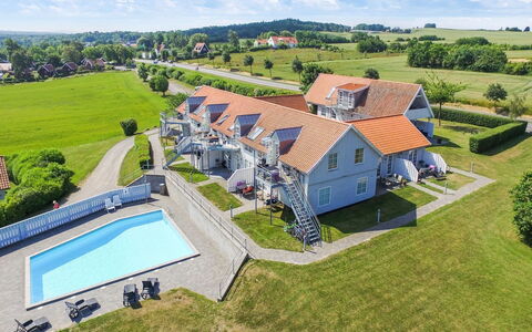 Hertha - 500M from the Sea: Madera, Casa, Cabaña, Casa, Techo, Área Rural, Vía Muerta, Cuarto De Troncos, Edificios Del Jardín, Madera Dura