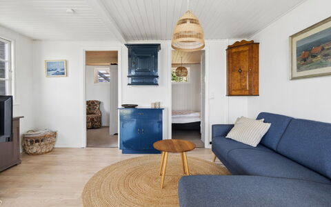 Fabine - 50M from the Sea: Madera, Mueble, Piso, Suelo, Diseño De Interiores, Casa, Sala, Techo, Suelos De Madera, Habitación