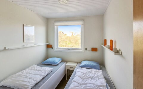 Ebertina - 500M from the Sea: Pared, Habitación, Suelo, Cama, Marco De La Cama, Techo, Lecho, Sábana, Dormitorio, Colchón