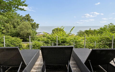 Ensio - 150M from the Sea: Nube, Mueble Para Exteriores, Silla, Cerca, Sombra, Madera Dura, Cubierta, Balcón, Pretil, Cúmulo