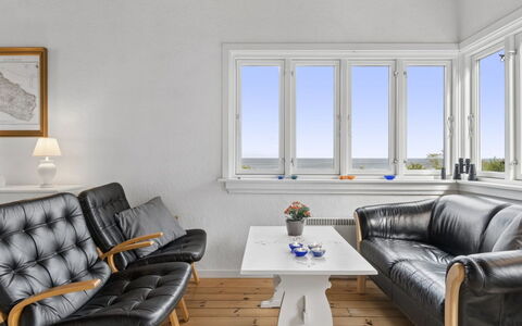Ensio - 150M from the Sea: Mueble, Diseño De Interiores, Piso, Madera, Suelo, Techo, Marco, Sofá, Sala, Habitación