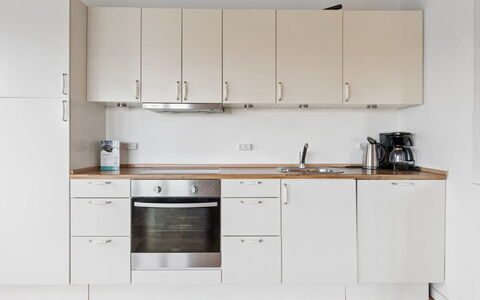 Ensio - 150M from the Sea: Cocina, Aparato De Cocina, Piso, Mostrador, Gabinetes, Madera, Mueble, Diseño De Interiores, Suelo, Electrodoméstico