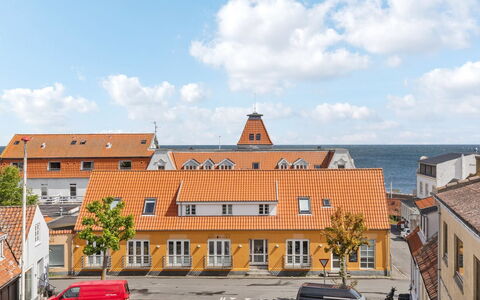 Alea - 200M from the Sea: Techo, Casa, El Terreno Del Lote, Casa, Cabaña, Inmuebles, Edificios Del Jardín, Sombra, Cuarto De Troncos, Paisajismo