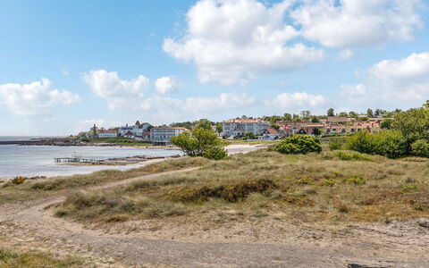 Alea - 200M from the Sea: Techo, Casa, El Terreno Del Lote, Casa, Cabaña, Inmuebles, Edificios Del Jardín, Sombra, Cuarto De Troncos, Paisajismo