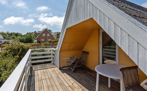 Alija - 50M from the Sea: Madera, Casa, Cabaña, Casa, Techo, Área Rural, Vía Muerta, Cuarto De Troncos, Edificios Del Jardín, Madera Dura