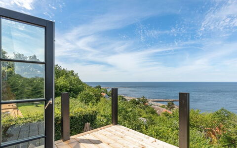 Thormoth - 200M from the Sea: Mueble, Diseño De Interiores, Silla, Piso, Mesa, Recurso, Suelo, Techo, Habitación, Eco Hotel