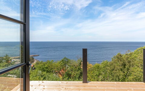 Thormoth - 200M from the Sea: Mueble, Diseño De Interiores, Silla, Piso, Mesa, Recurso, Suelo, Techo, Habitación, Eco Hotel