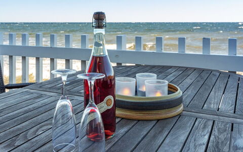 Halldora - 10M from the Sea: Botella, Drinkware, Botella De Vidrio, Barware, Vino, Botella De Vino, Mueble Para Exteriores