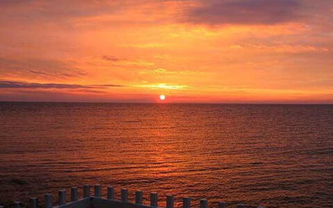 Otis - 10M from the Sea: Horizonte, Dom, Resplandor Crepuscular, Agua, Cuerpo De Agua, Puesta De Sol, Los Recursos Hídricos, Naranja, Oscuridad