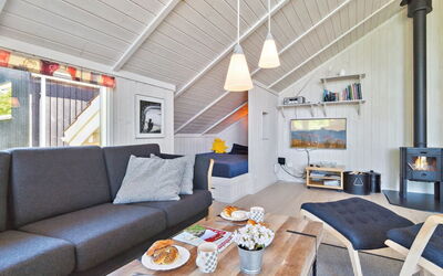 Dagmar - 300M from the Sea