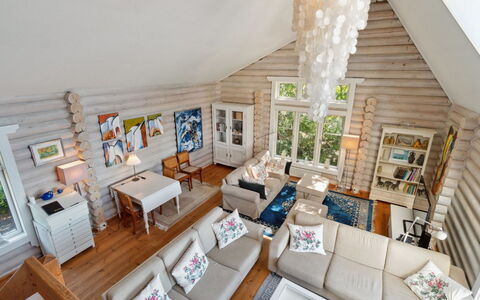 Heli - 200M from the Sea: Diseño De Interiores, Madera, Mueble, Casa, Techo, Casa, Sala, Cabaña, Habitación, Sofá