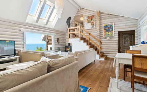 Heli - 200M from the Sea: Madera, Mueble, Diseño De Interiores, Techo, Casa, Sofá, Casa, Sala, Cabaña, Suelos De Madera