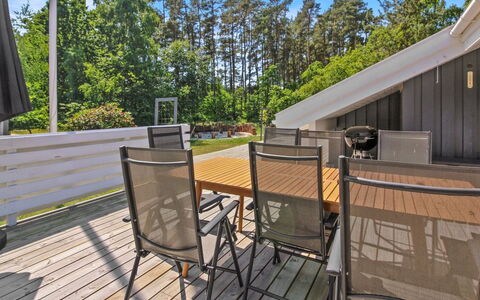 Nikoletta - 250M from the Sea: Madera, Porche, Cubierta, Mueble Para Exteriores, Material Compuesto, Madera Dura, Silla, Sombra, Suelos De Madera, Tablón