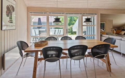Nikoletta - 250M from the Sea: Mueble, Madera, Diseño De Interiores, Piso, Techo, Suelo, Mesa, Cocina Y Comedor Mesa, Comedor, Suelos De Madera