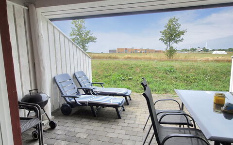Magnus - 6Km from the Sea: Barrio Residencial, Techo, Suburbio, Entrada De Coches, Inmuebles, Tubo De Lámpara