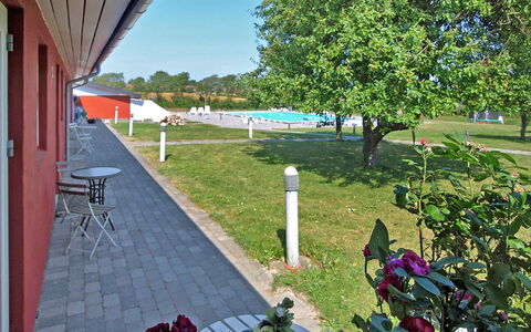 Magnus - 6Km from the Sea: Barrio Residencial, Techo, Suburbio, Entrada De Coches, Inmuebles, Tubo De Lámpara