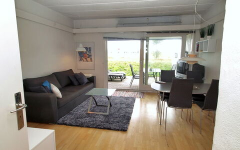 Magnus - 6Km from the Sea: Barrio Residencial, Techo, Suburbio, Entrada De Coches, Inmuebles, Tubo De Lámpara