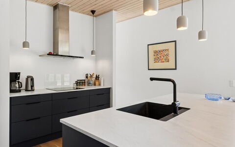 Gonne - 350M from the Sea: Mostrador, Cocina, Diseño De Interiores, Mueble, Lámpara, Gabinetes, Madera, Piso, Techo, Lavabo