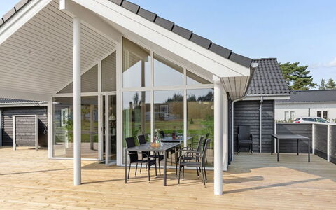 Widerik - 260M from the Sea: Hierba, Casa, Techo, Casa, Cabaña, Arbusto, El Terreno Del Lote, Área Rural, Casa De Campo, Cobertura Del Suelo