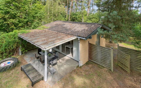Unker - 800M from the Sea: Madera, Casa, Cabaña, Casa, Techo, Área Rural, Vía Muerta, Cuarto De Troncos, Edificios Del Jardín, Madera Dura