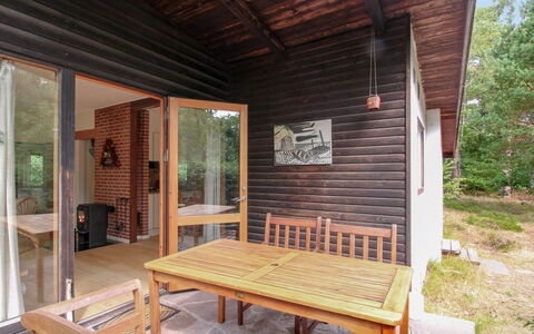 Farina - 150M from the Sea: Madera, Casa, Cabaña, Casa, Techo, Área Rural, Vía Muerta, Cuarto De Troncos, Edificios Del Jardín, Madera Dura