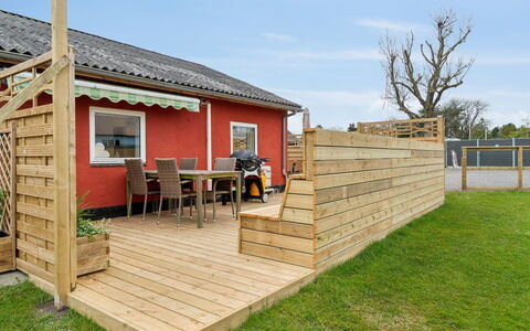 Kiana - 250M from the Sea: Madera, Casa, Cabaña, Casa, Techo, Área Rural, Vía Muerta, Cuarto De Troncos, Edificios Del Jardín, Madera Dura