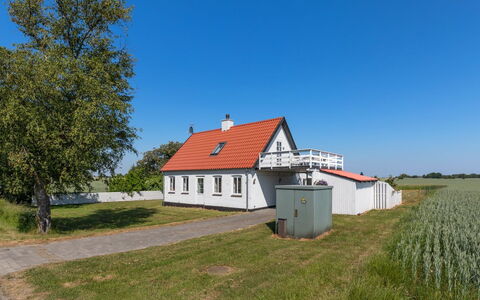 Nilia - 3.5Km from the Sea: Madera, Techo, Arquitectura, Casa, Casa, Cabaña, Vía Muerta, Madera Dura, Pendiente, Inmuebles