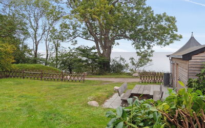 Zina - 25M from the Sea