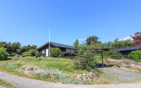 Hagen - 250M from the Sea: Madera, Casa, Cabaña, Casa, Techo, Área Rural, Vía Muerta, Cuarto De Troncos, Edificios Del Jardín, Madera Dura