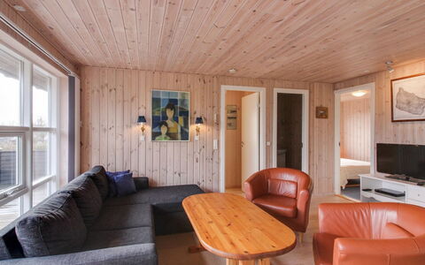 Hagen - 250M from the Sea: Madera, Casa, Cabaña, Casa, Techo, Área Rural, Vía Muerta, Cuarto De Troncos, Edificios Del Jardín, Madera Dura