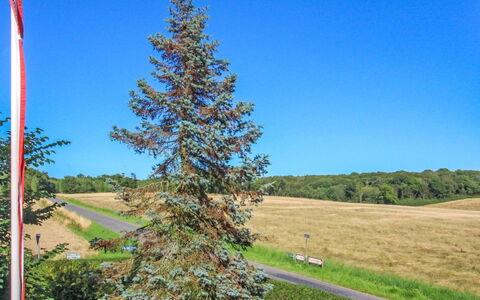 Rask - 3Km from the Sea: Madera, Casa, Cabaña, Casa, Techo, Área Rural, Vía Muerta, Cuarto De Troncos, Edificios Del Jardín, Madera Dura