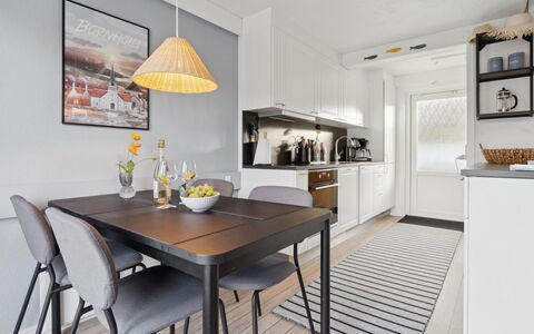 Majvi - 300M from the Sea: Mueble, Diseño De Interiores, Piso, Lámpara, Cocina, Silla, Mesa, Cocina Y Comedor Mesa, Madera, Comedor