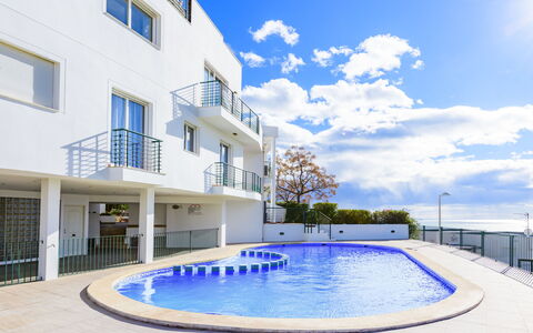 Brisa Mar: Nube, Cielo, Agua, Edificio, Piscina, Azur, Ventana, Planta, Ocio, Condominio