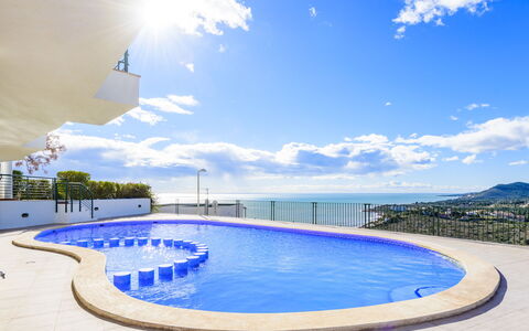 Peñiscola 632: Agua, Nube, Cielo, Los Recursos Hídricos, Tiempo De Día, Propiedad, Azul, Piscina, Cuerpo De Agua, Arquitectura