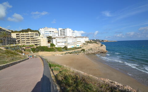Salou 705: Agua, Cielo, Propiedad, Árbol, Edificio, Piscina, Azur, Cuerpo De Agua, Ocio, Diseño Urbano