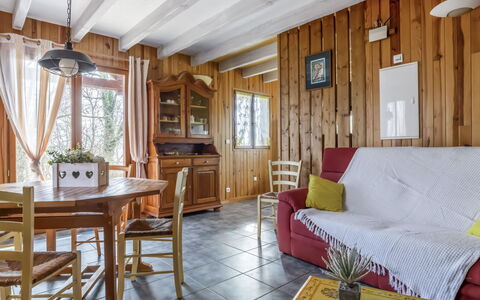Le Noisetier: Mesa, Mueble, Propiedad, Ventana, Sofá, Edificio, Madera, Marco, Diseño De Interiores, Sala