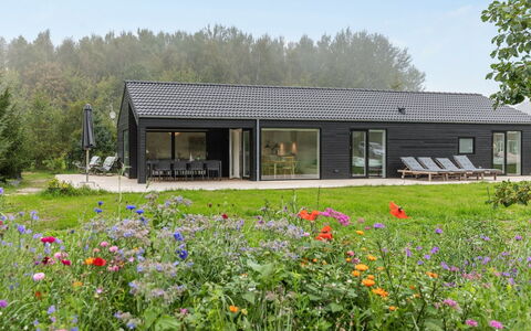 Iivo - 350M from the Sea: Madera, Casa, Cabaña, Casa, Techo, Área Rural, Vía Muerta, Cuarto De Troncos, Edificios Del Jardín, Madera Dura