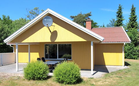 Berthilde - 400M from the Sea: Madera, Casa, Cabaña, Casa, Techo, Área Rural, Vía Muerta, Cuarto De Troncos, Edificios Del Jardín, Madera Dura