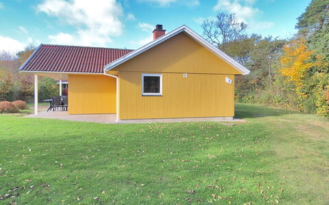 Berthilde - 400M from the Sea: Madera, Casa, Cabaña, Casa, Techo, Área Rural, Vía Muerta, Cuarto De Troncos, Edificios Del Jardín, Madera Dura