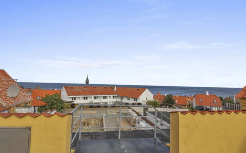 Gulla - 300M from the Sea: Edificio, Casa, Ventana, Casa, Techo, Barrio Residencial, Arbusto, Cabaña, El Terreno Del Lote
