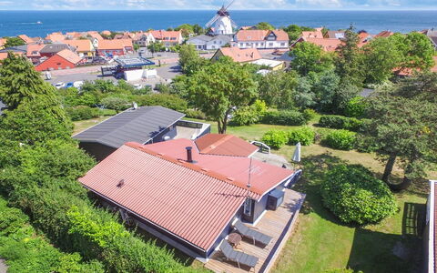 Jolanda - 800M from the Sea: Madera, Casa, Cabaña, Casa, Techo, Área Rural, Vía Muerta, Cuarto De Troncos, Edificios Del Jardín, Madera Dura
