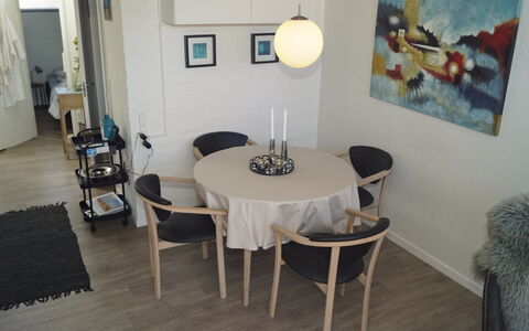 Seppe - 500M from the Sea: Mueble, Piso, Diseño De Interiores, Suelo, Madera, Silla, Mesa, Comedor, Cocina Y Comedor Mesa, Suelos De Madera
