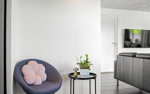 Ilfar - 700M from the Sea: Mueble, Diseño De Interiores, Piso, Suelo, Pared, Madera, Sala, Silla, Suelos De Madera, Sofá
