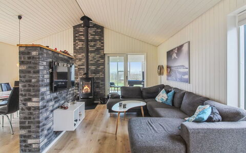 Øthbiorn - 1.1Km from the Sea: Madera, Casa, Diseño De Interiores, Sala, Mueble, Sofá, Casa, Piso, Suelo